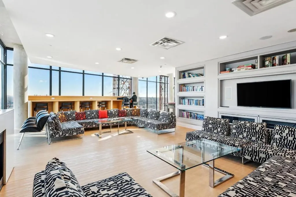 Central Luxury Apartment With Best City Views! Vancouver Kanada