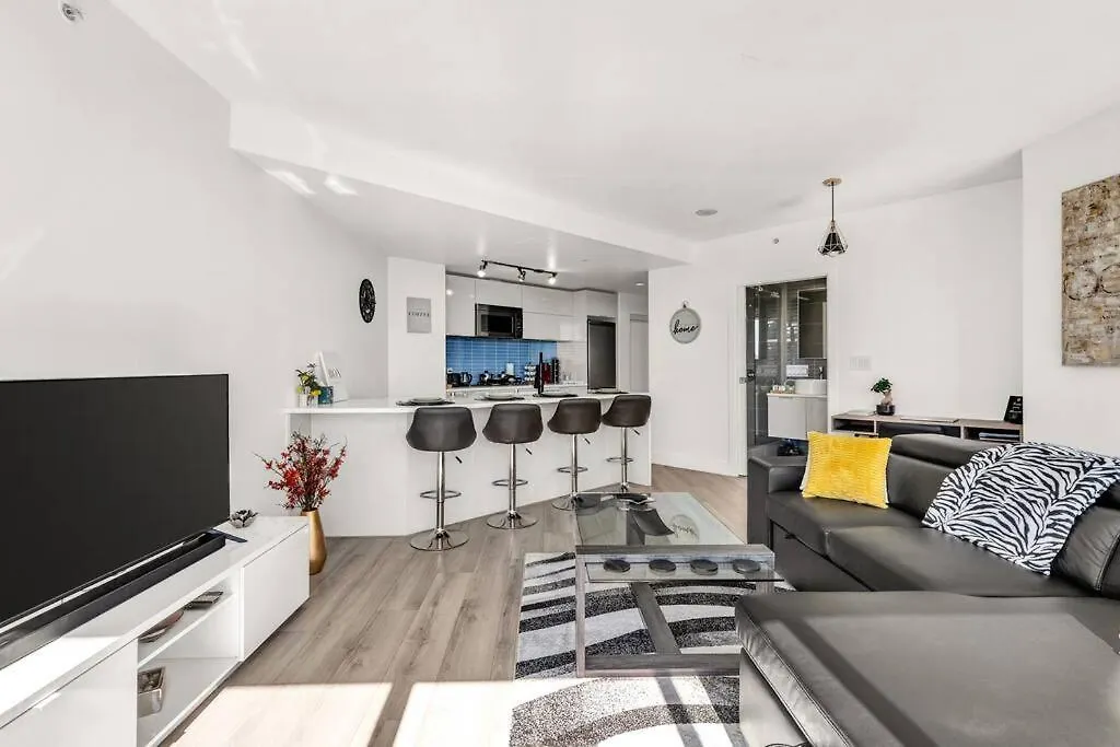 Central Luxury Apartment With Best City Views! Vancouver Kanada